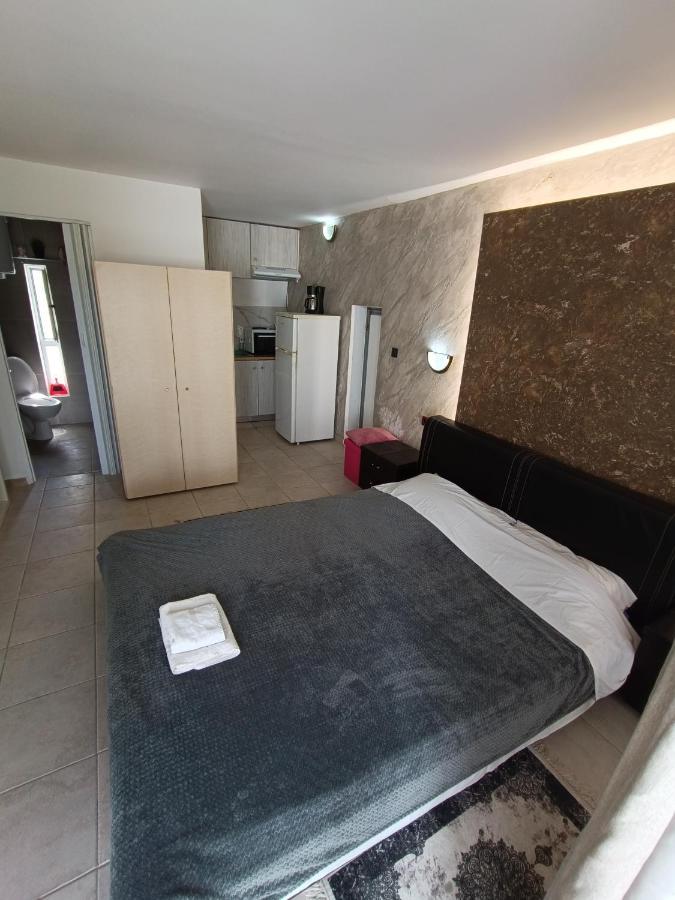 Azalea Garden Apartment With Mountain View Kremastí Екстериор снимка